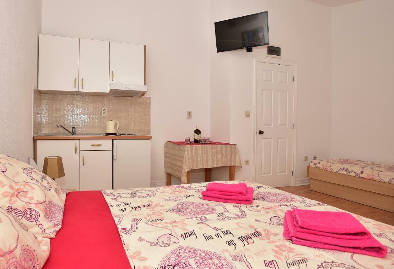 מאקרסקה Studio Apartments Antonio מראה חיצוני תמונה