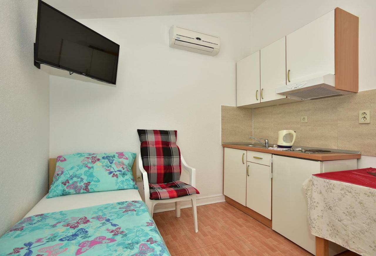 מאקרסקה Studio Apartments Antonio מראה חיצוני תמונה