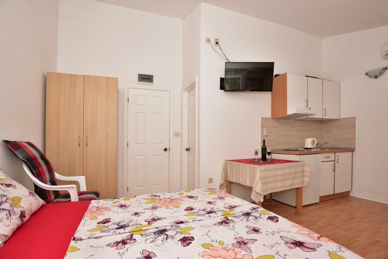 מאקרסקה Studio Apartments Antonio מראה חיצוני תמונה