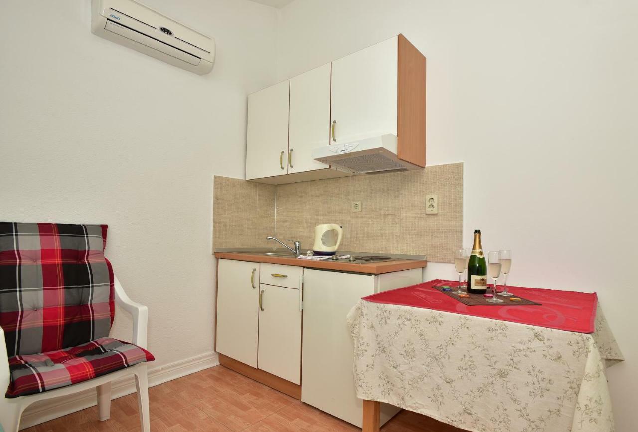 מאקרסקה Studio Apartments Antonio מראה חיצוני תמונה